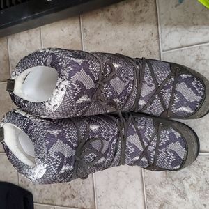 Bogner moon boots size 8